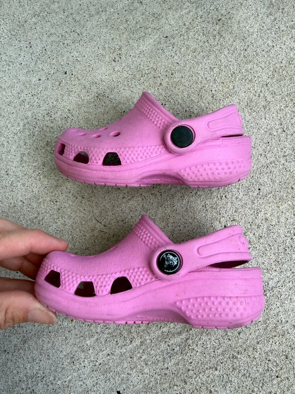 CROCS Kids Classic Clog in Bright Pink